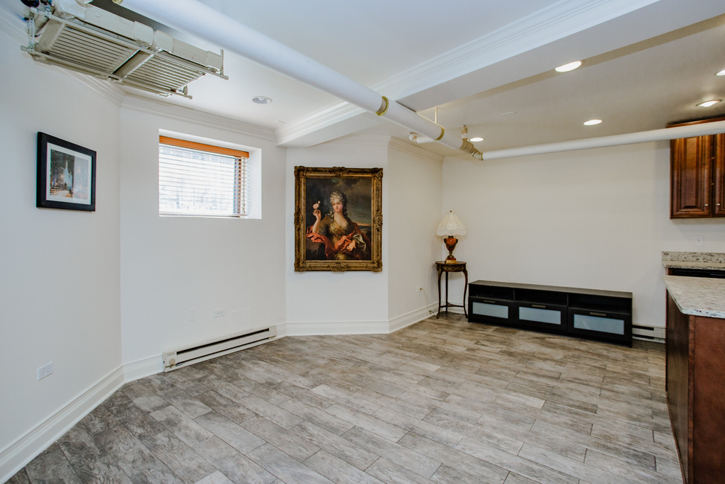622 W Briar Place - Photo 4