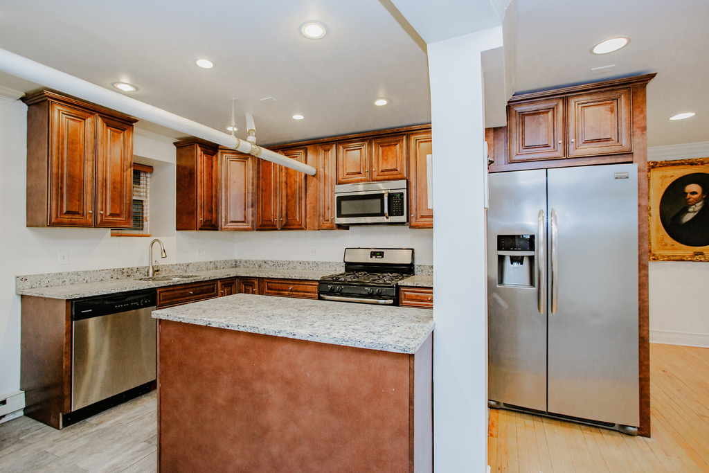 622 W Briar Place - Photo 8