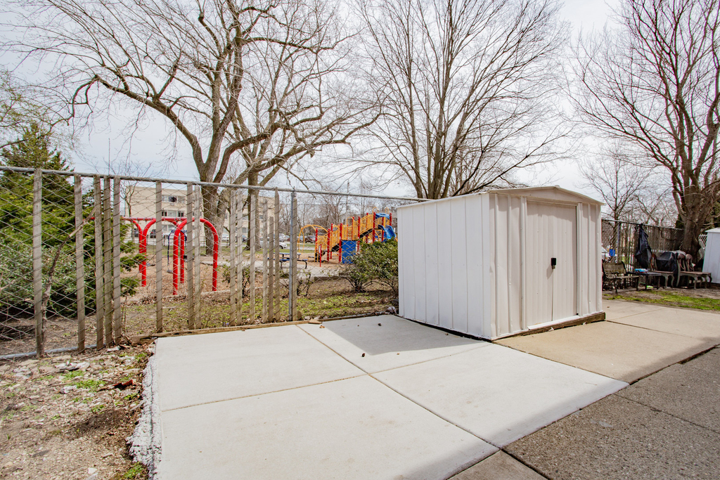 4852 Carol Street - Photo 4