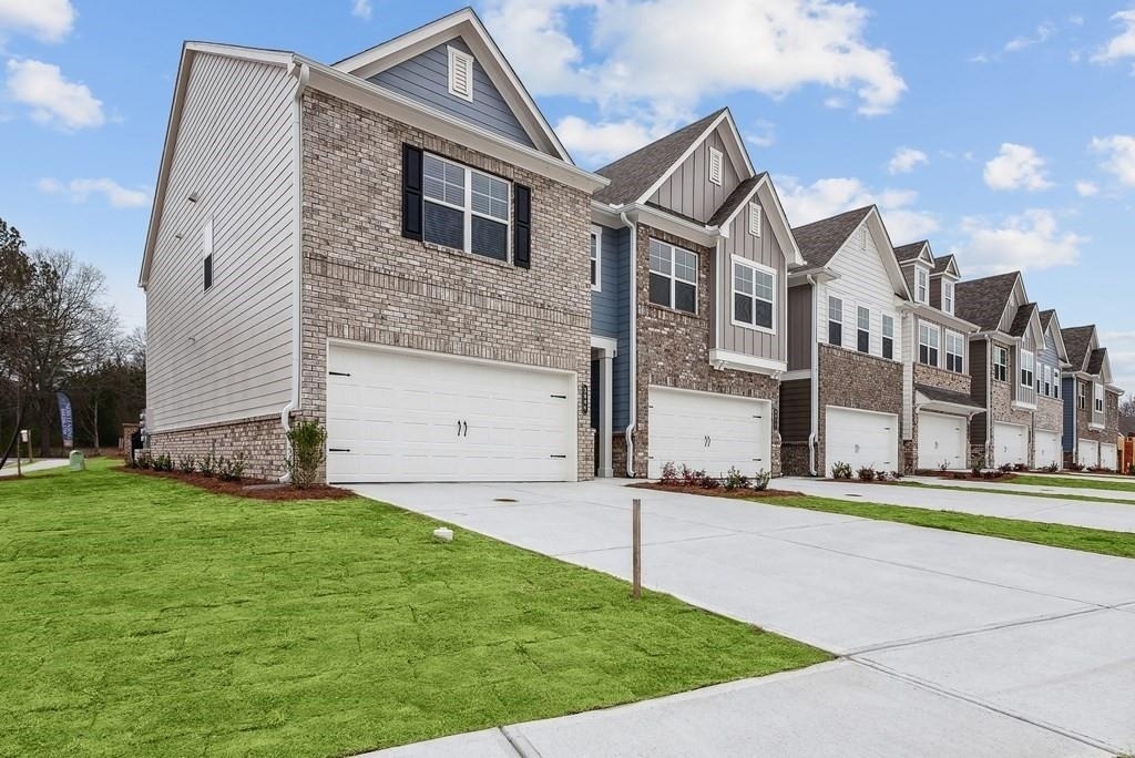 352 Stately Oaks Court - Photo 0