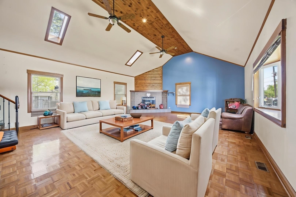 2261 136th Street - Photo 3