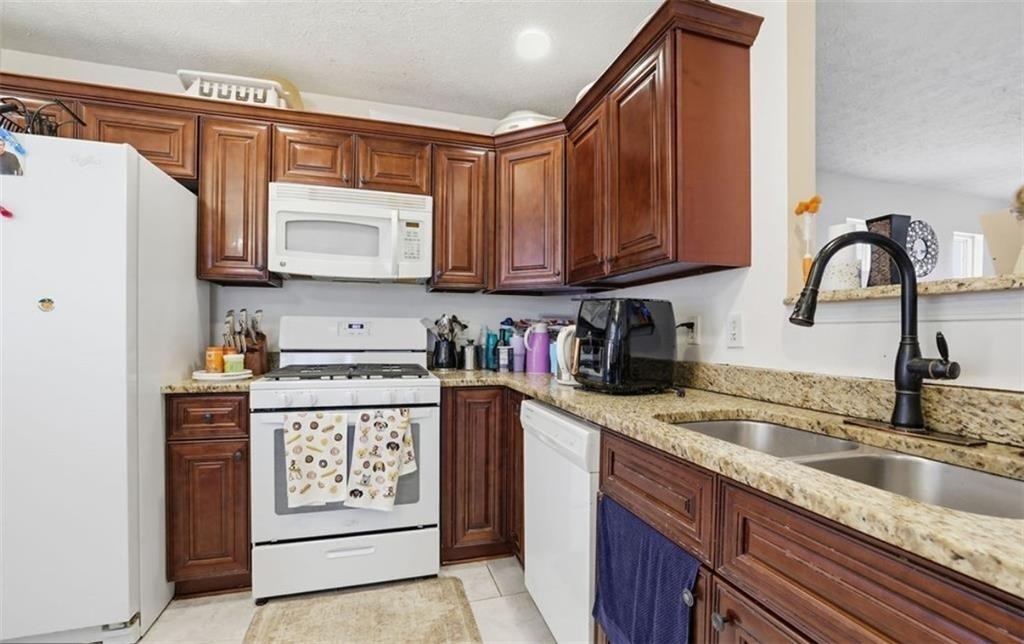 205 Oak Grove - Photo 5