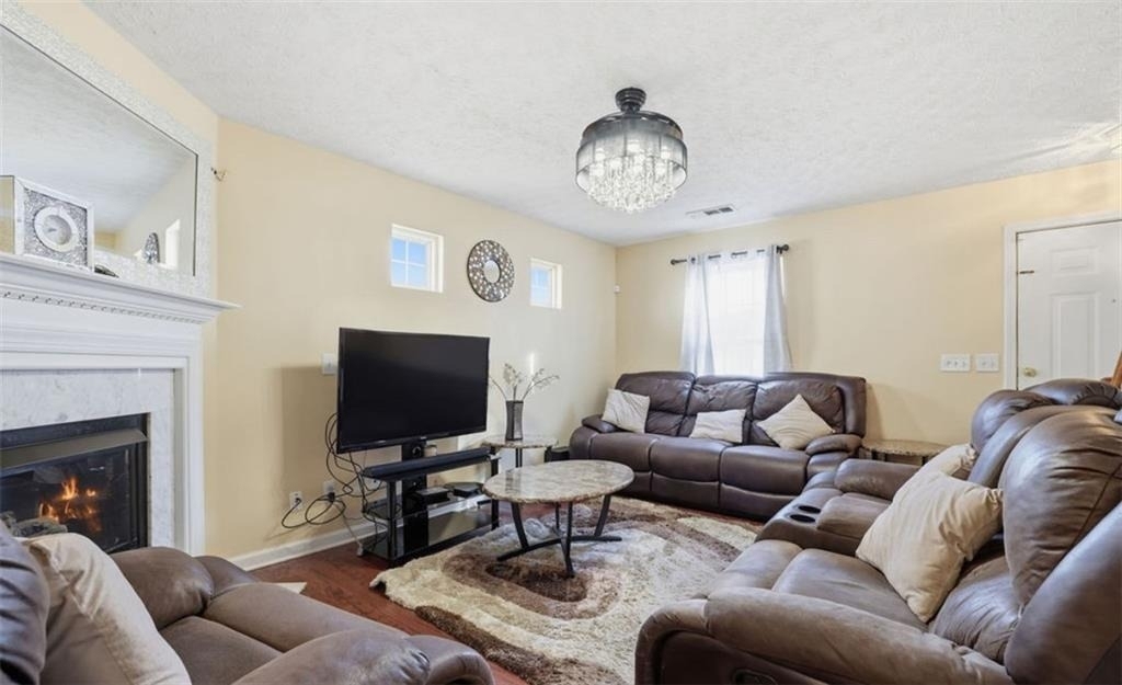 205 Oak Grove - Photo 2