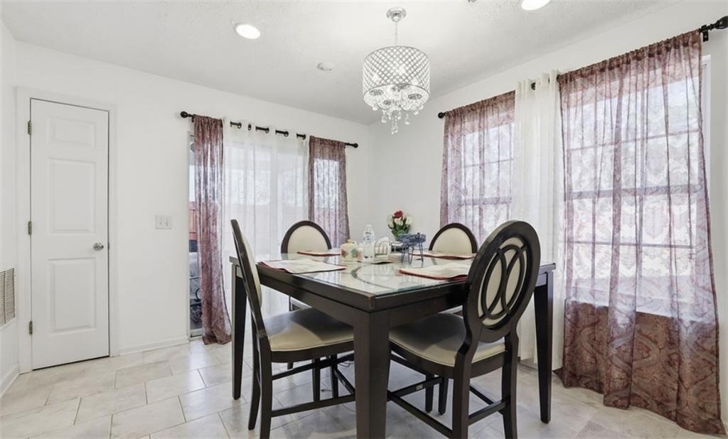 205 Oak Grove - Photo 3