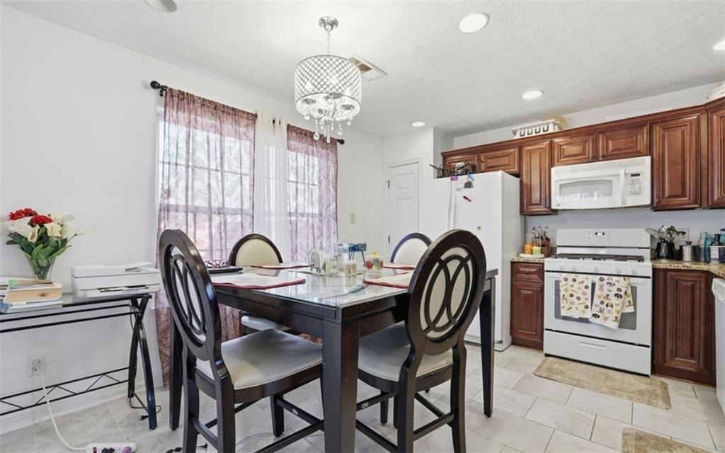 205 Oak Grove - Photo 4