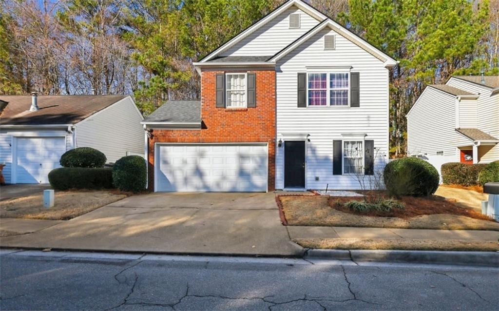 205 Oak Grove - Photo 0