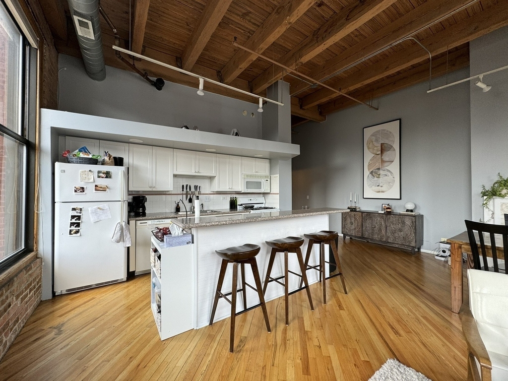 616 W Fulton Street - Photo 9