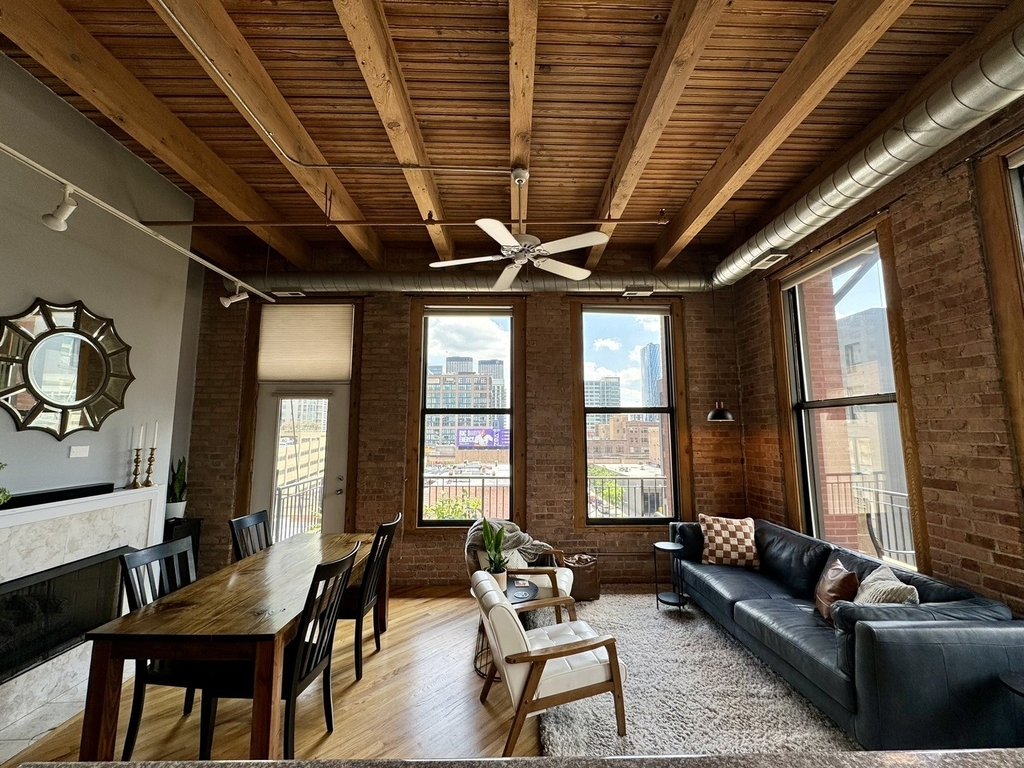 616 W Fulton Street - Photo 4