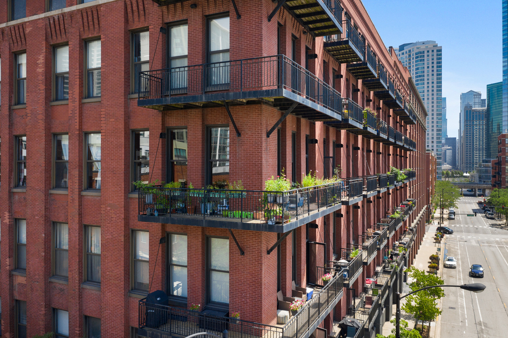 616 W Fulton Street - Photo 1
