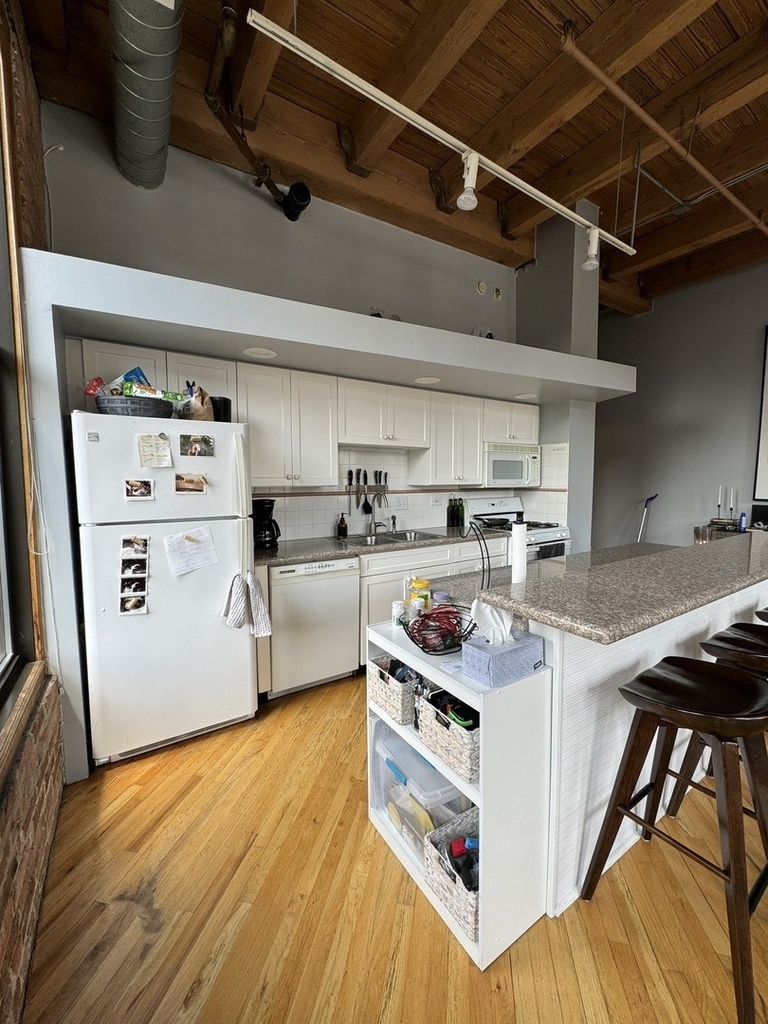 616 W Fulton Street - Photo 7