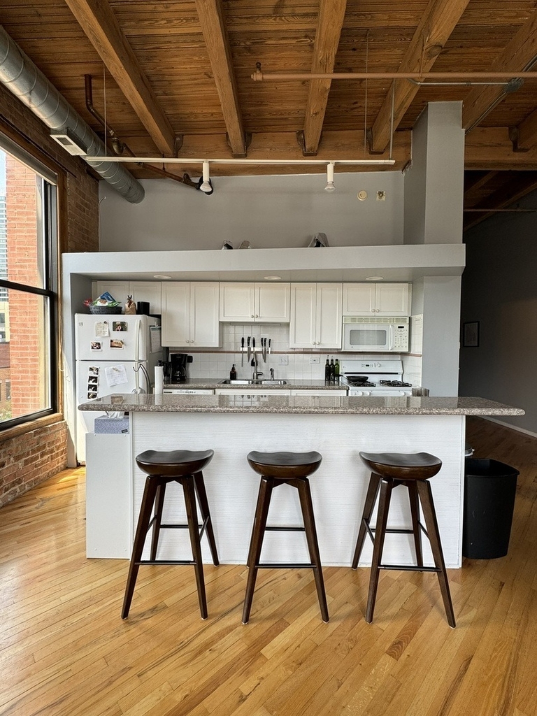 616 W Fulton Street - Photo 8