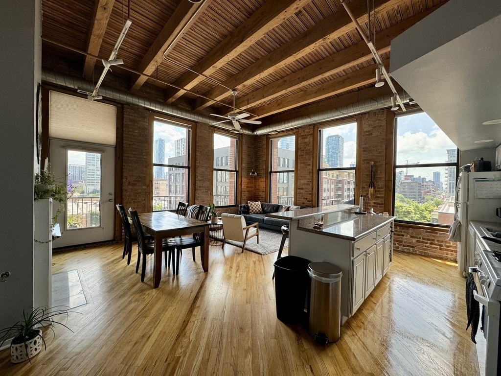 616 W Fulton Street - Photo 3