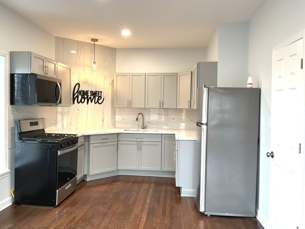 224 E Cass Street - Photo 5