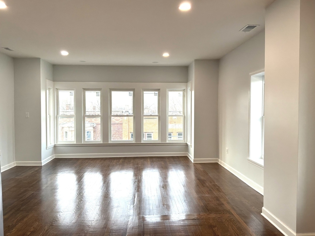 224 E Cass Street - Photo 2