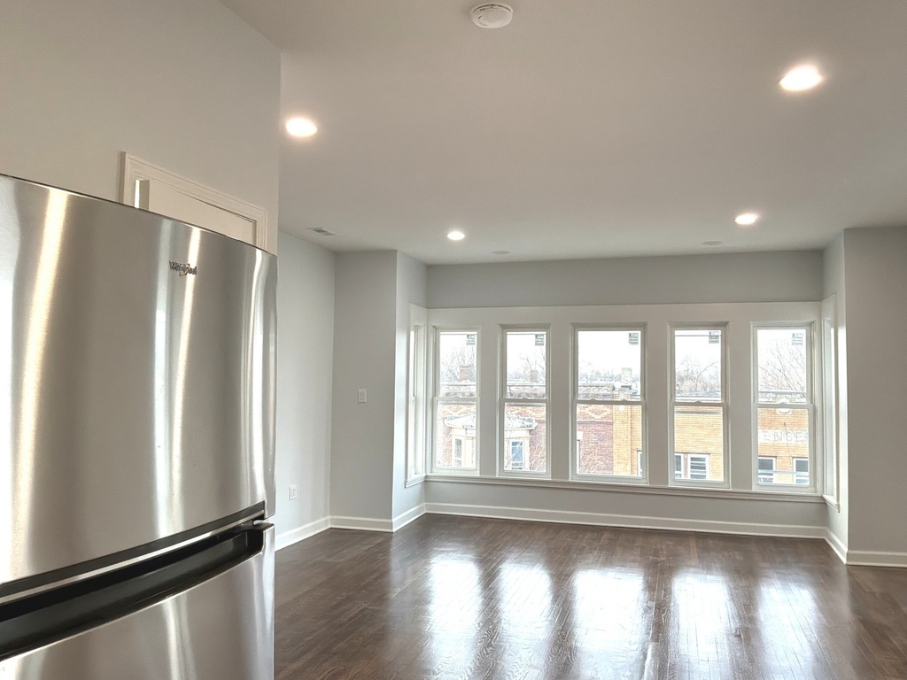 224 E Cass Street - Photo 4