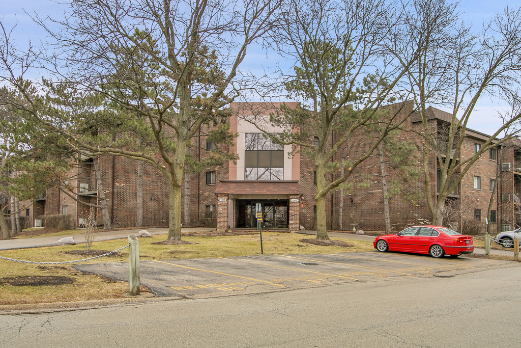 1002 Castilian Court - Photo 0
