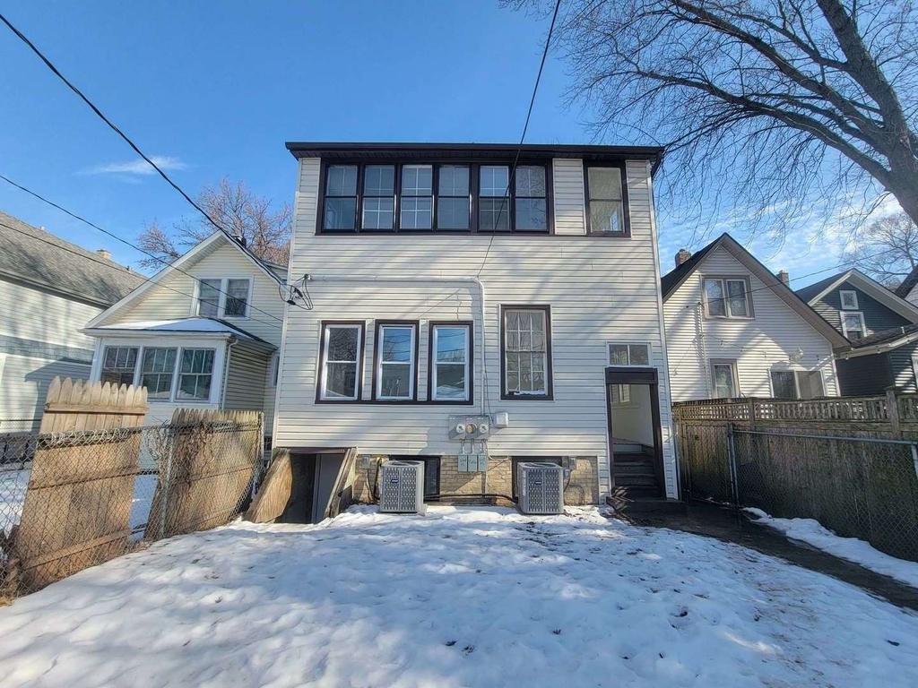1122 Sherman Avenue - Photo 3