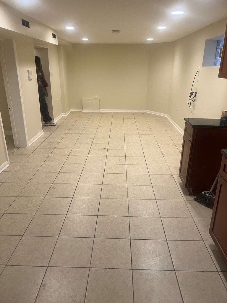 8235 S Vernon Avenue - Photo 11