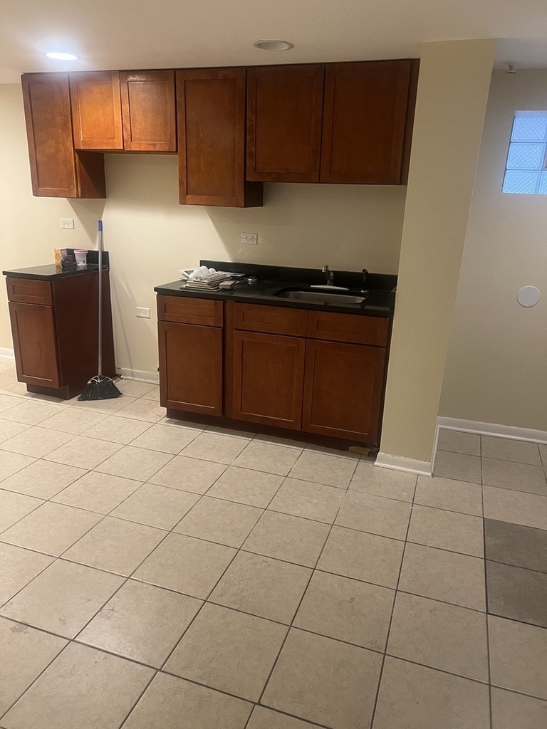 8235 S Vernon Avenue - Photo 6