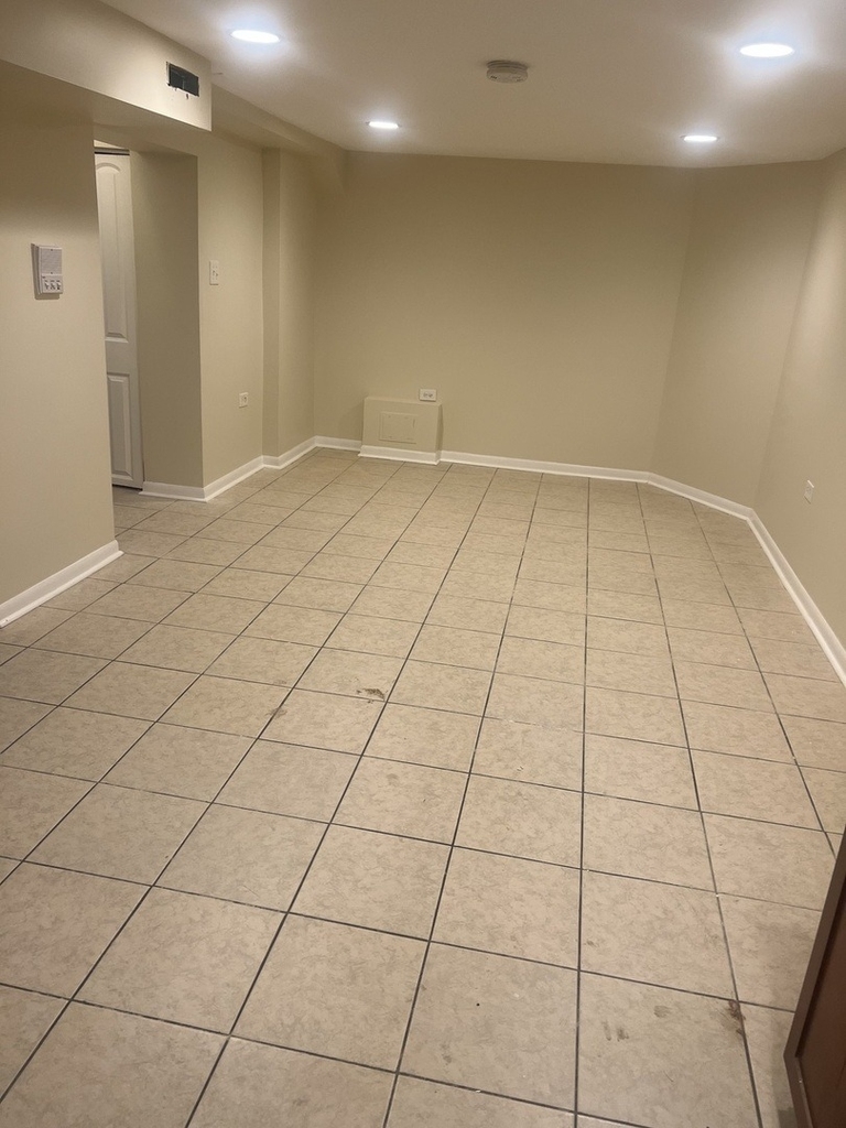 8235 S Vernon Avenue - Photo 3