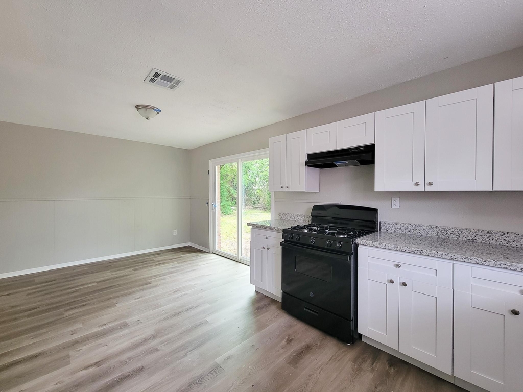 3121 Proswimmer Street - Photo 9