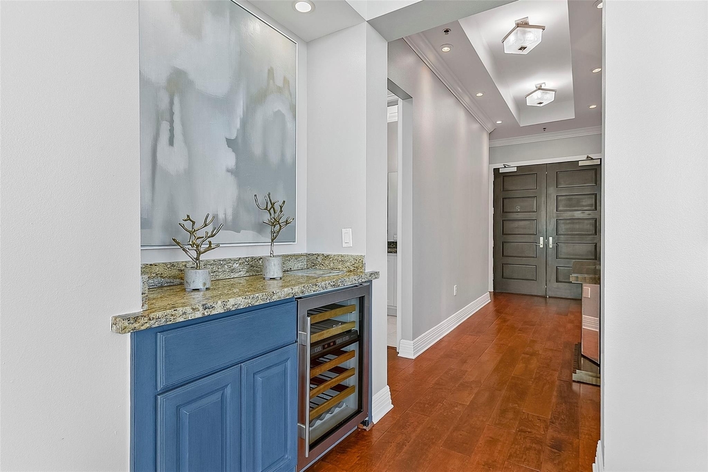 801 E Beach Drive - Photo 4