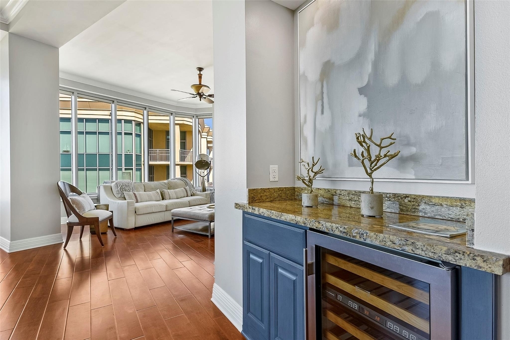 801 E Beach Drive - Photo 3