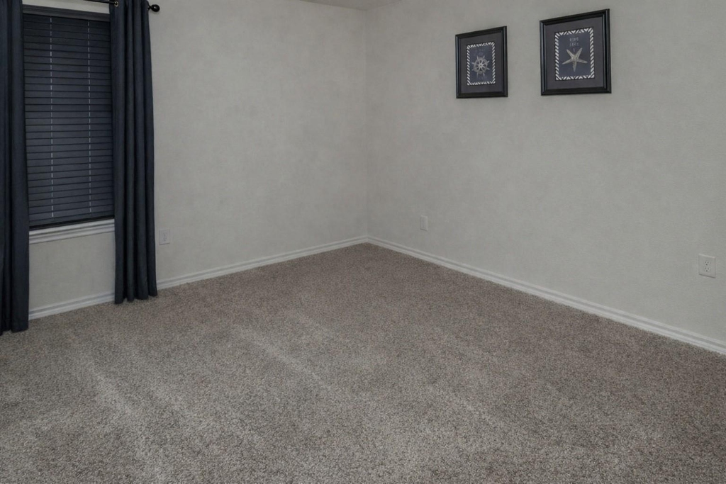 1018 Sycamore Drive - Photo 4