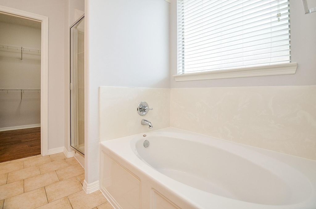 3911 Fallsbrook Court - Photo 13