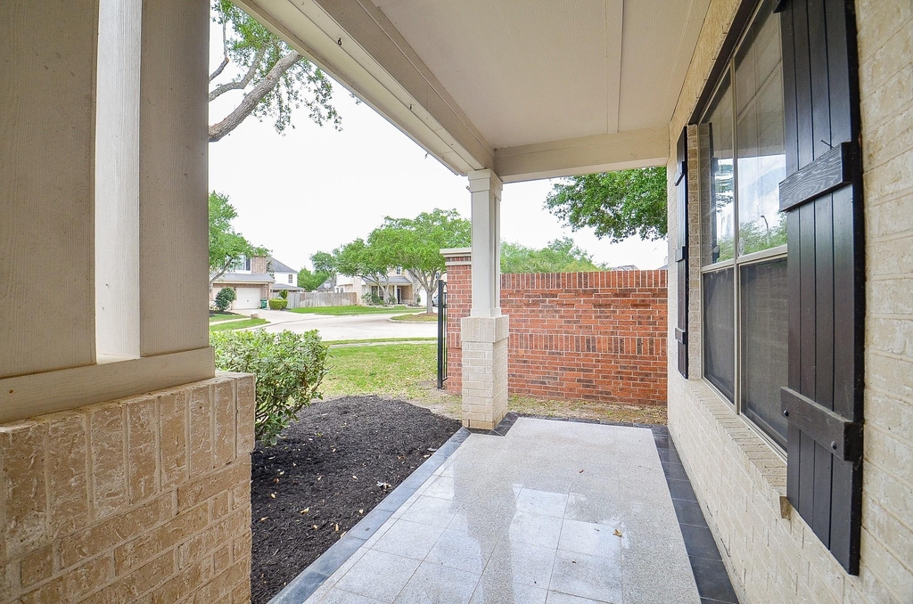 3911 Fallsbrook Court - Photo 2