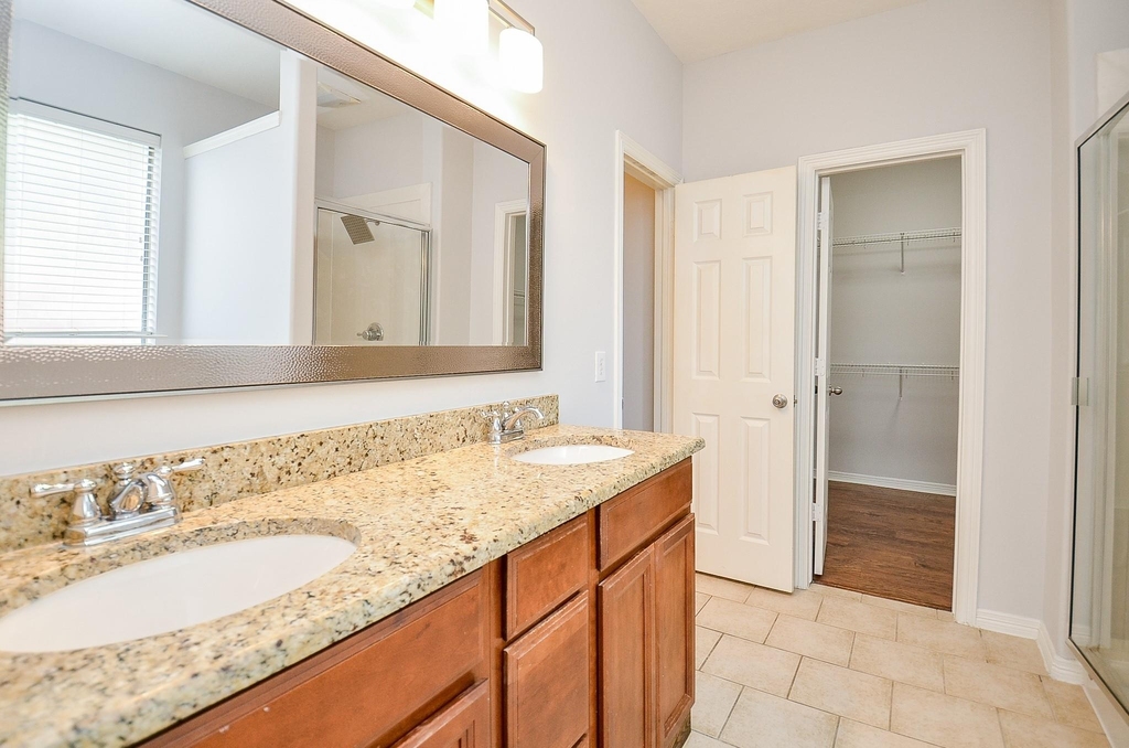 3911 Fallsbrook Court - Photo 12