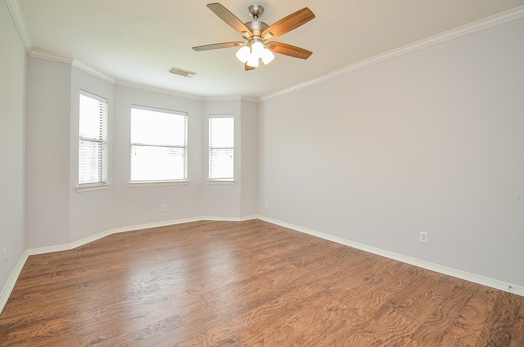 3911 Fallsbrook Court - Photo 10