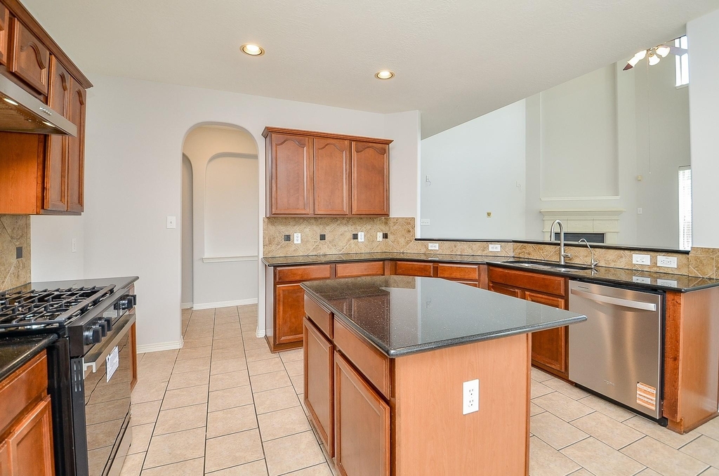 3911 Fallsbrook Court - Photo 15