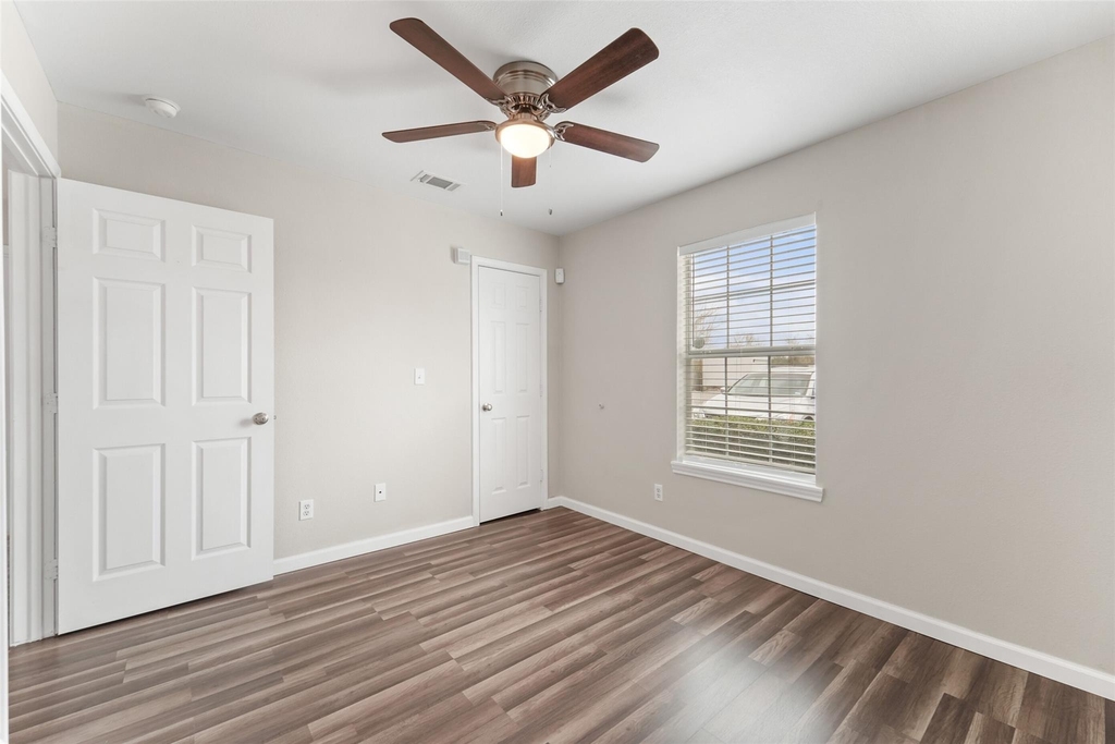 516 Hollyhock Streets - Photo 7