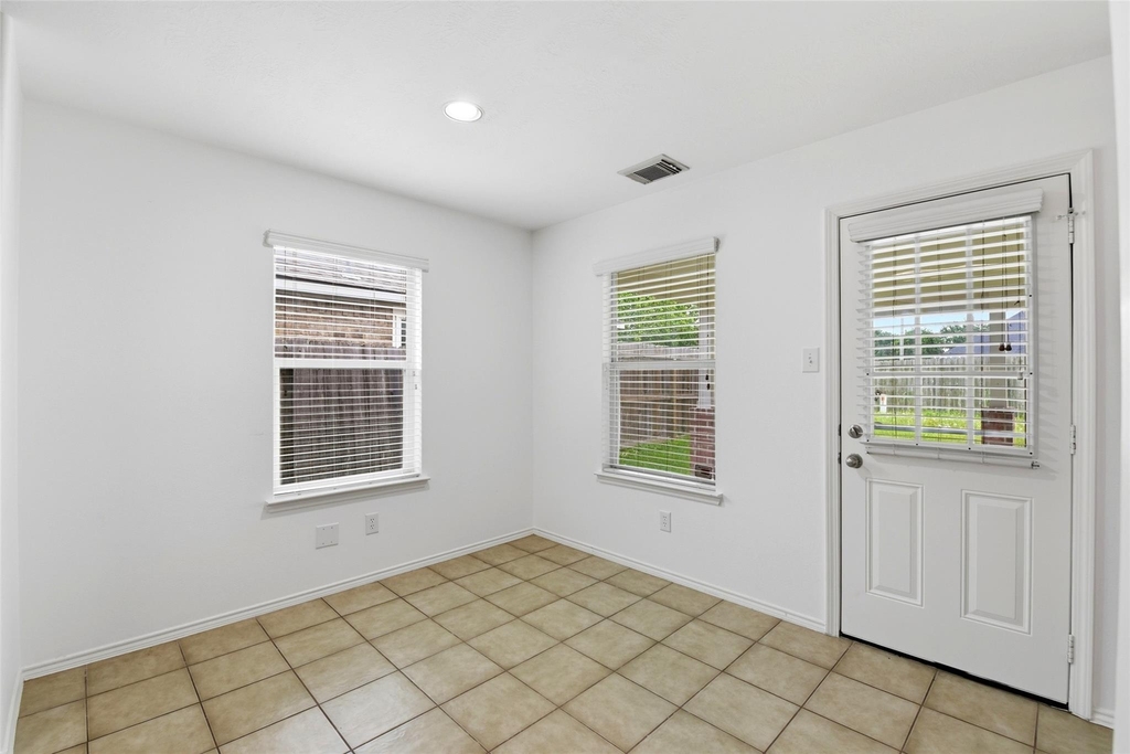 5342 Gibralter Place - Photo 15