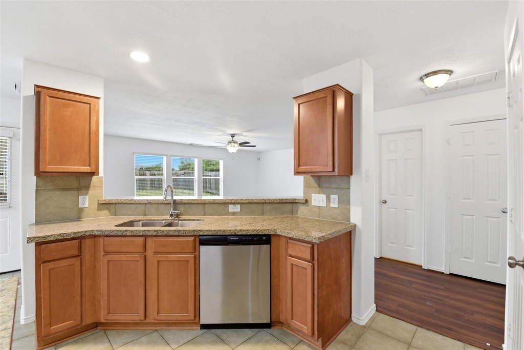 5342 Gibralter Place - Photo 21
