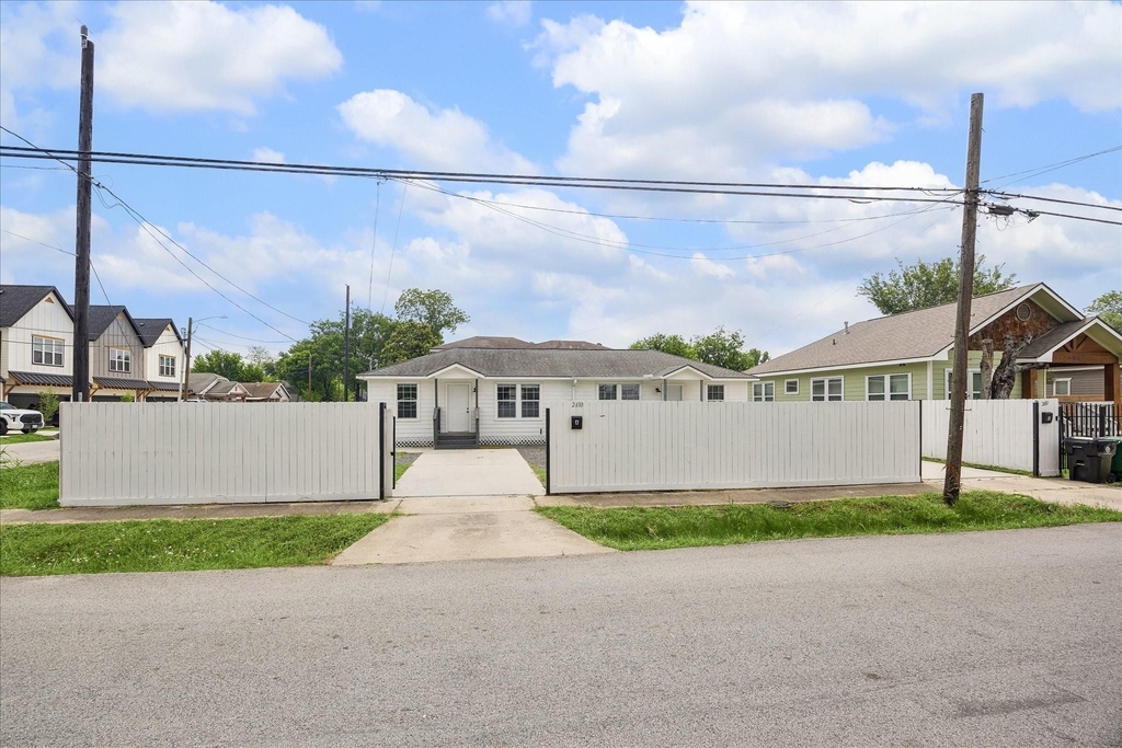2610 Cochran Street - Photo 2