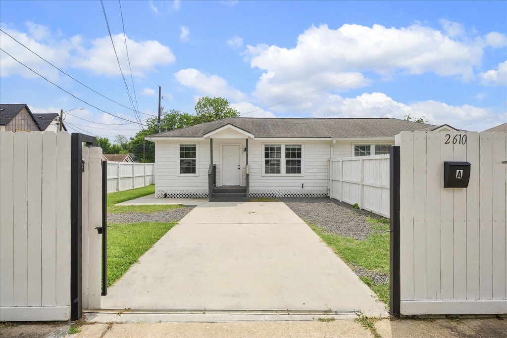 2610 Cochran Street - Photo 1