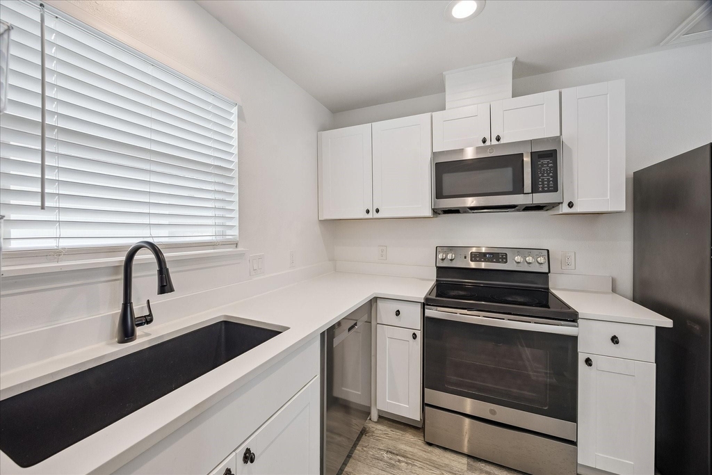 2610 Cochran Street - Photo 10