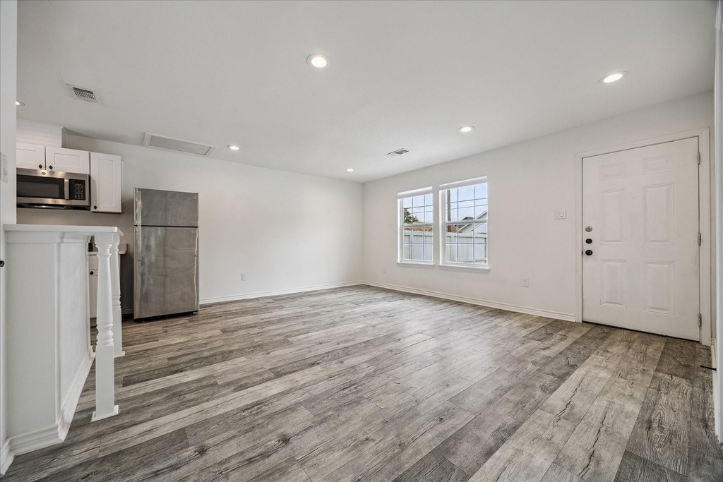 2610 Cochran Street - Photo 5