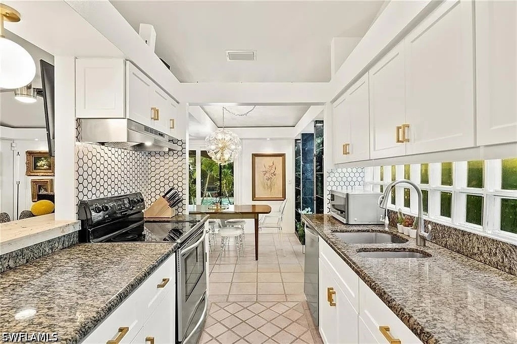 792 108th Avenue N - Photo 4