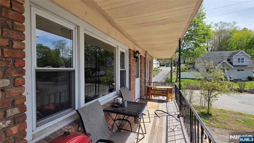 16 Belmont - Photo 1