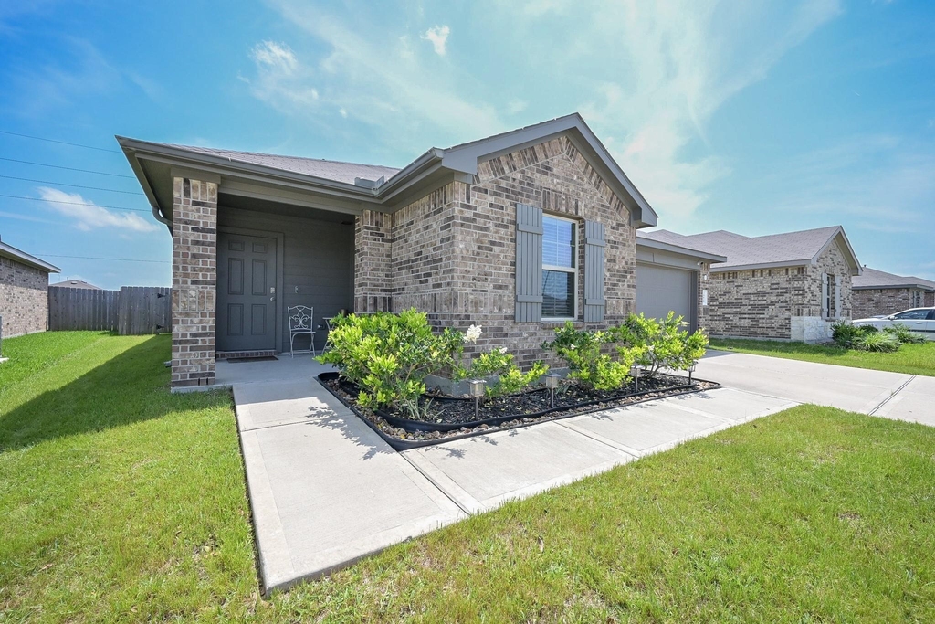 20819 Medford Landing Lane - Photo 1