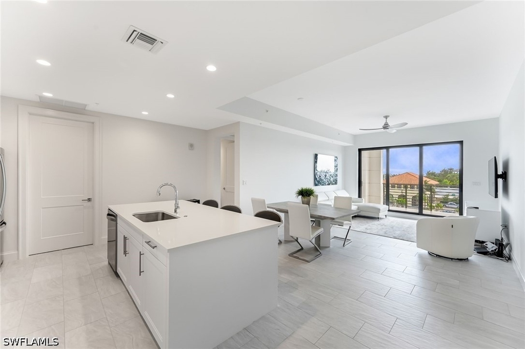 1111 Central - Photo 7