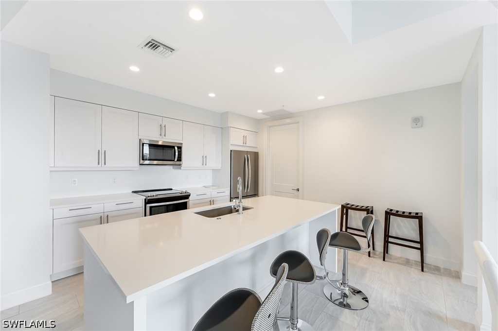 1111 Central - Photo 10