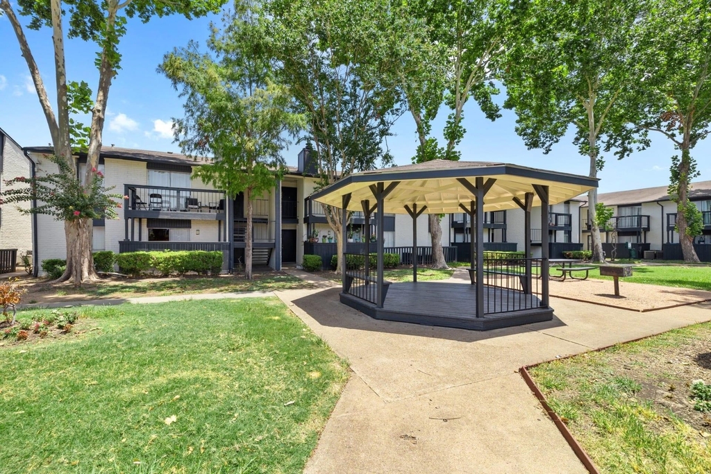10101 Forum Park Drive - Photo 6