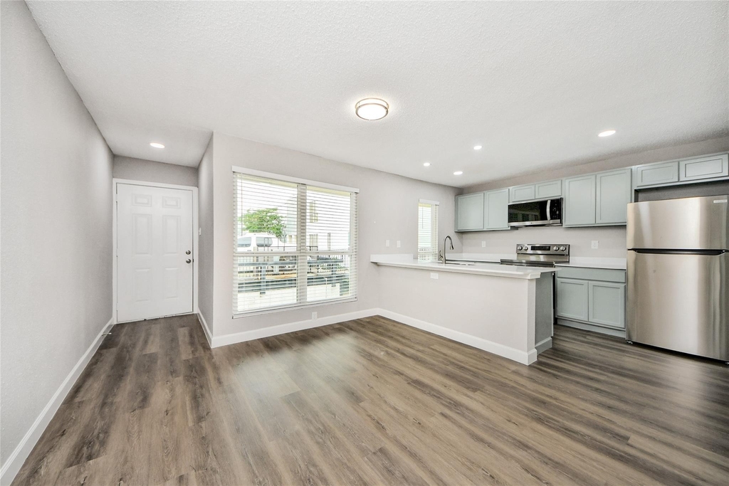 781 Country Place Drive - Photo 4