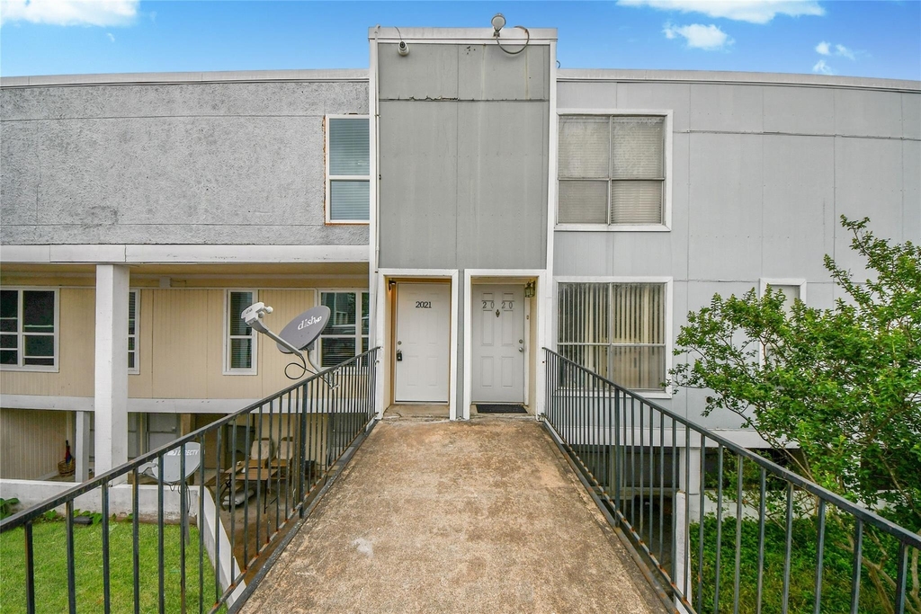 781 Country Place Drive - Photo 0