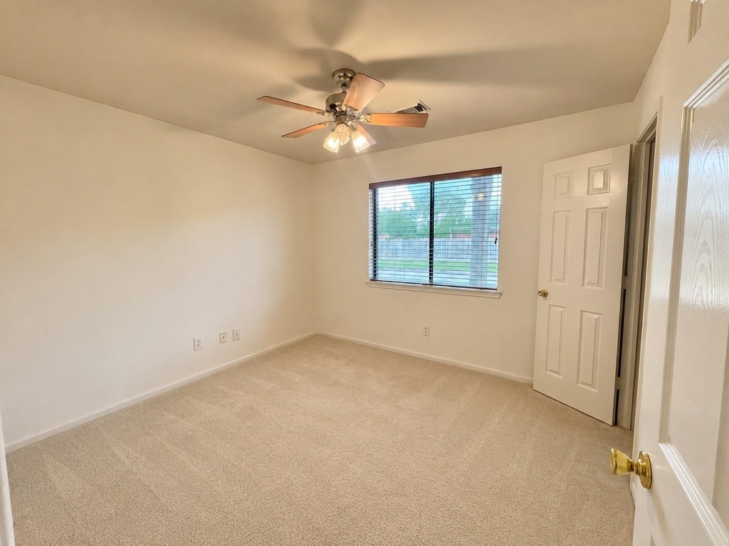 1931 Stanford Park Court - Photo 12