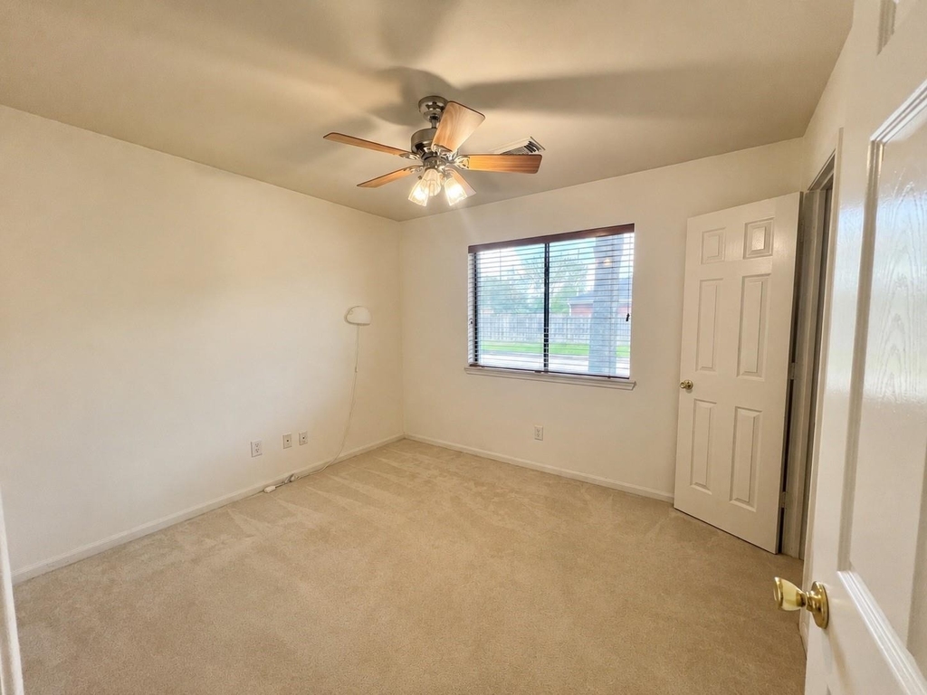 1931 Stanford Park Court - Photo 11